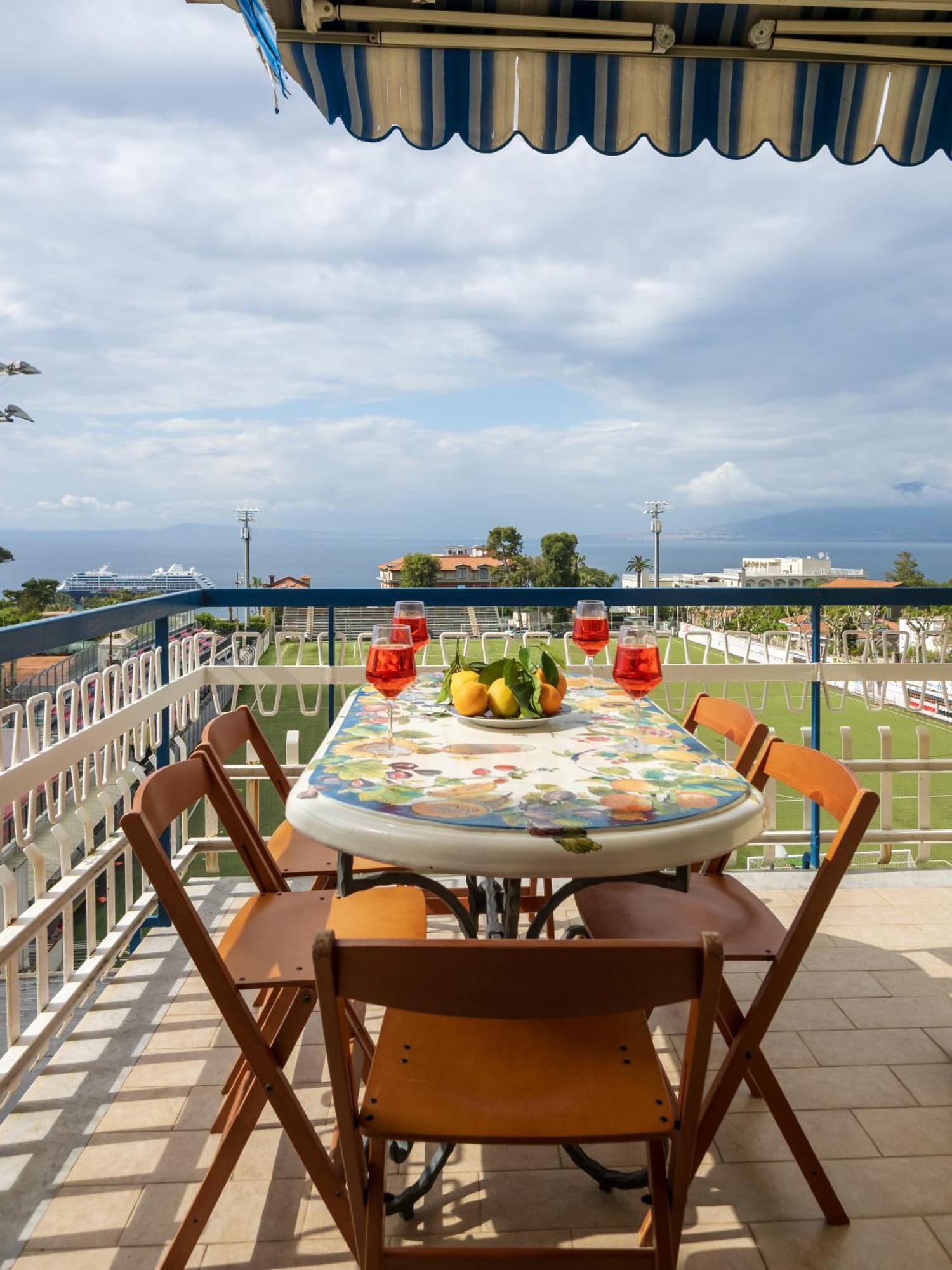 Residenza Le Sirene City Center Sorrento Bagian luar foto
